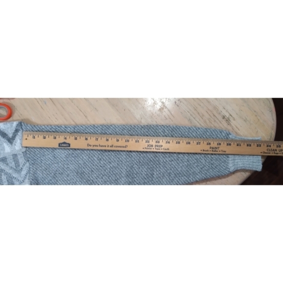 Gray white geometric Fair Isle pattern sweater - Picture 4 of 6